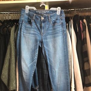 AE Light wash blue jean jeggings